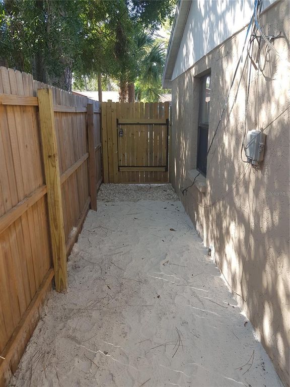 Image 77 of property listing at 311 58TH AVENUE E, Bradenton, FL 34203