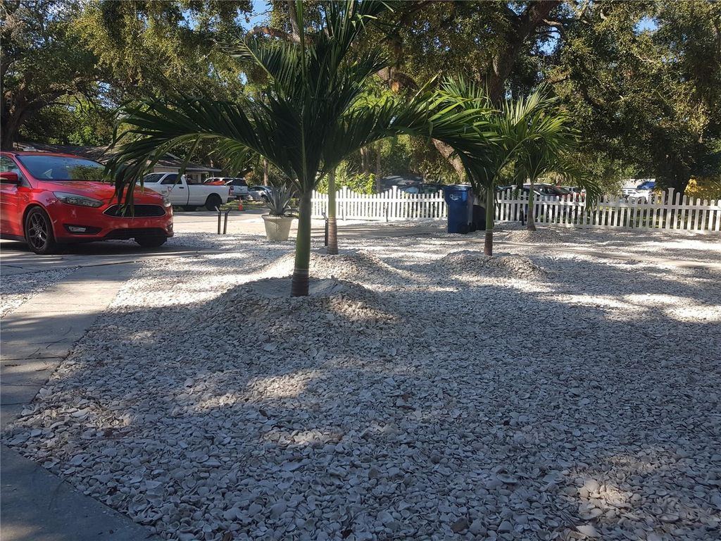 Image 9 of property listing at 311 58TH AVENUE E, Bradenton, FL 34203