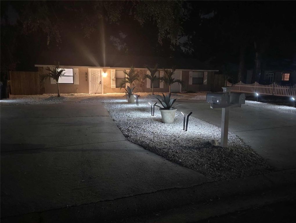Image 83 of property listing at 311 58TH AVENUE E, Bradenton, FL 34203