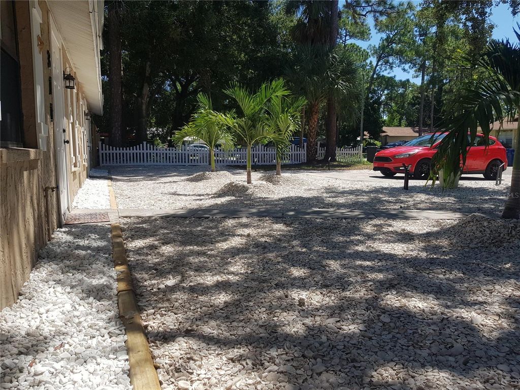 Image 10 of property listing at 311 58TH AVENUE E, Bradenton, FL 34203