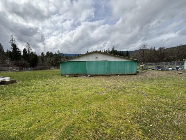 16625 Ford Road, Rogue River, OR 97537