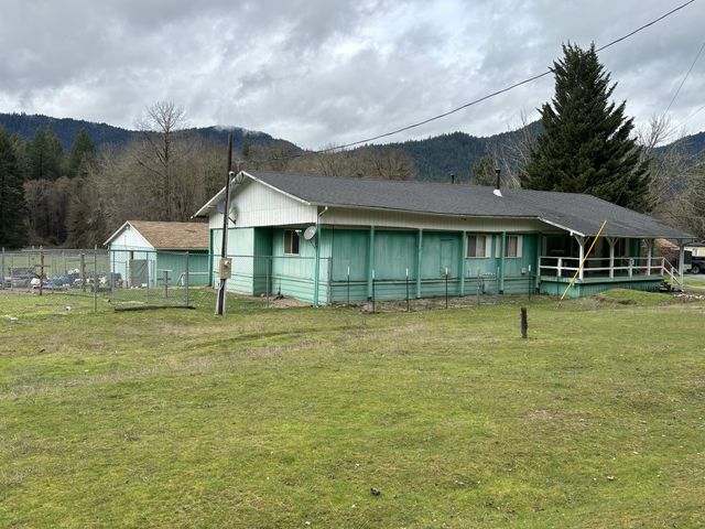 16625 Ford Road, Rogue River, OR 97537