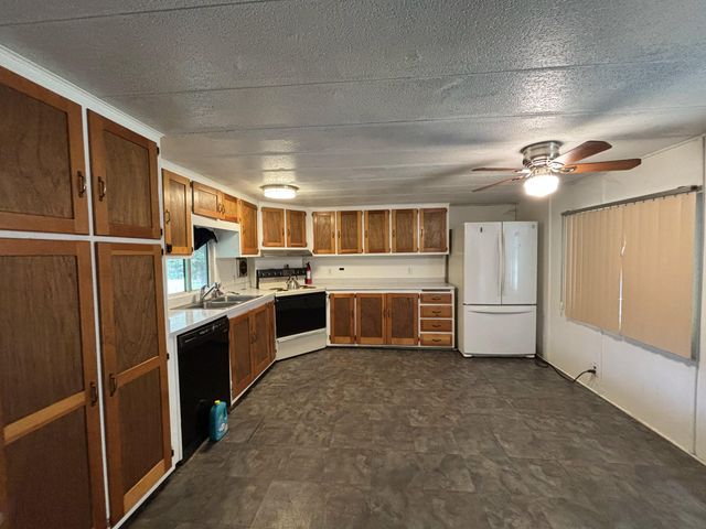 16625 Ford Road, Rogue River, OR 97537