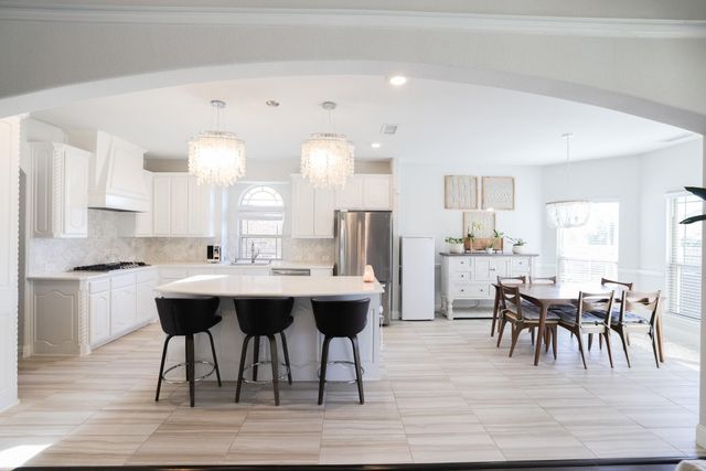 222 Crestview Drive, Midlothian, TX 76065