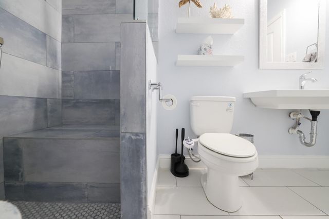 222 Crestview Drive, Midlothian, TX 76065