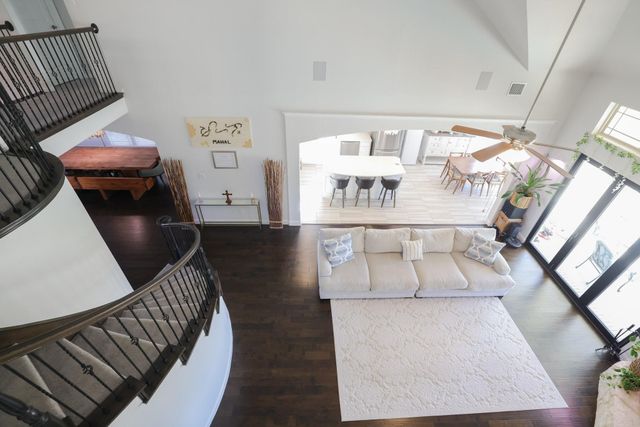 222 Crestview Drive, Midlothian, TX 76065