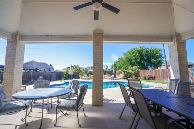 222 Crestview Drive, Midlothian, TX 76065