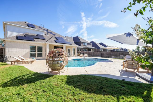 222 Crestview Drive, Midlothian, TX 76065