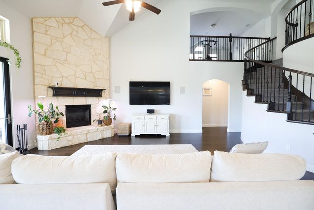 222 Crestview Drive, Midlothian, TX 76065