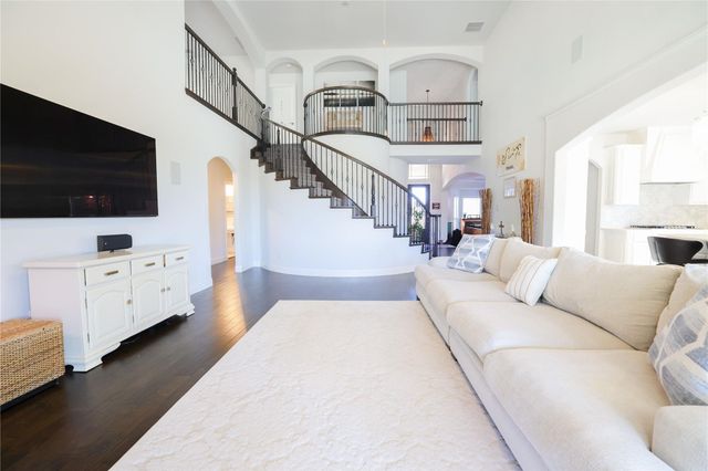 222 Crestview Drive, Midlothian, TX 76065