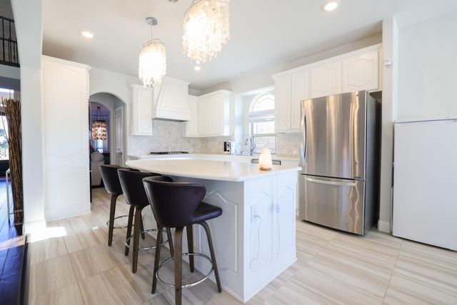 222 Crestview Drive, Midlothian, TX 76065