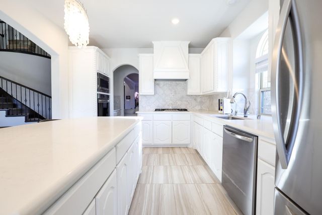 222 Crestview Drive, Midlothian, TX 76065