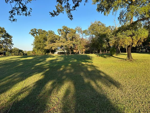 2300 Spring Mountain Road, Cross Roads, TX 76227