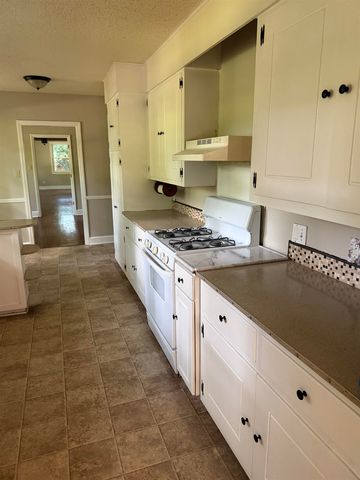 2221 Avondale Drive, Spartanburg, SC 29302
