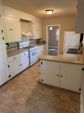2221 Avondale Drive, Spartanburg, SC 29302