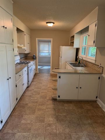 2221 Avondale Drive, Spartanburg, SC 29302