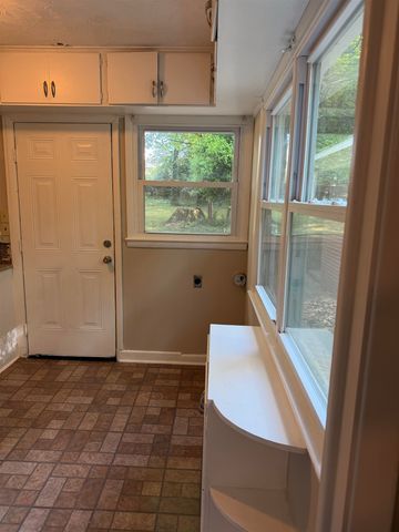 2221 Avondale Drive, Spartanburg, SC 29302