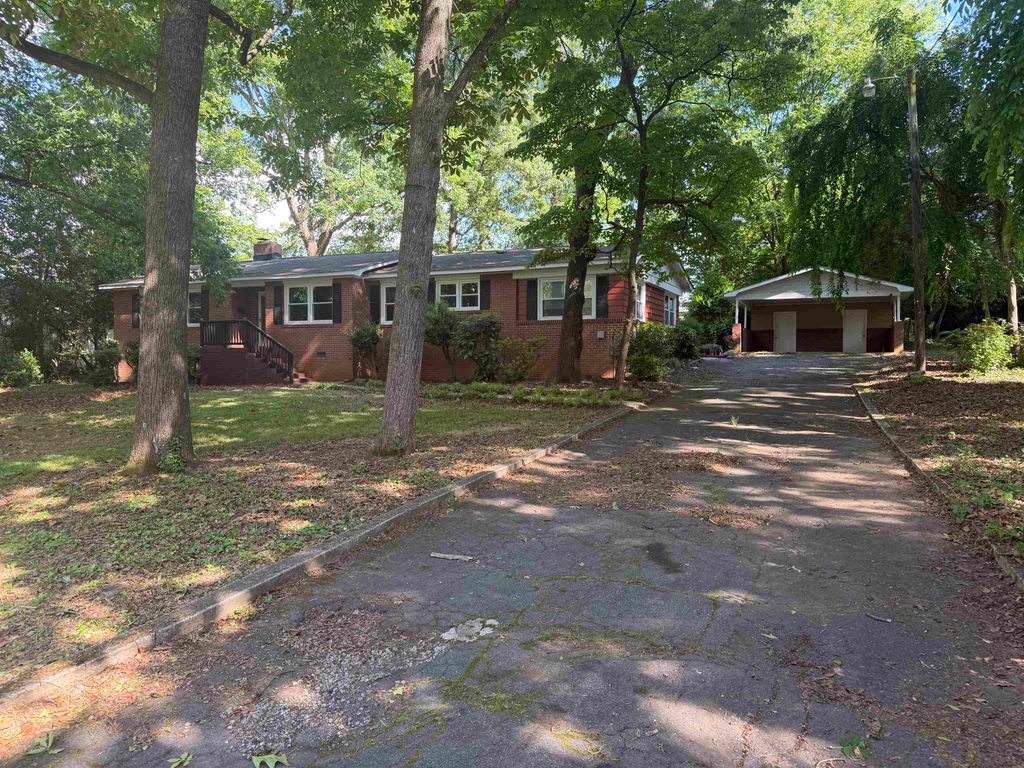 2221 Avondale Drive, Spartanburg, SC 29302
