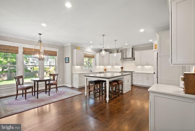 121 TAPAWINGO RD SW, Vienna, VA 22180