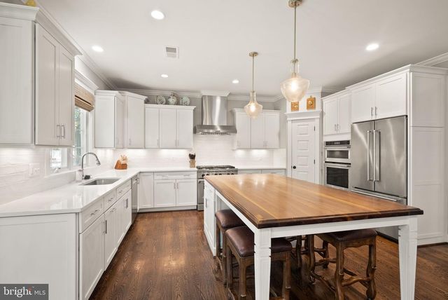 121 TAPAWINGO RD SW, Vienna, VA 22180