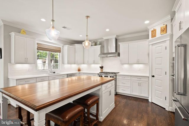 121 TAPAWINGO RD SW, Vienna, VA 22180