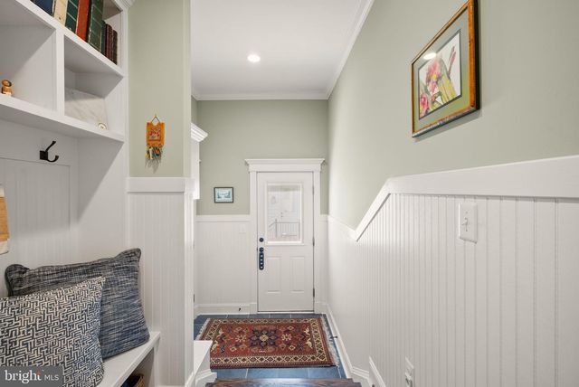 121 TAPAWINGO RD SW, Vienna, VA 22180