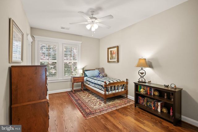 121 TAPAWINGO RD SW, Vienna, VA 22180
