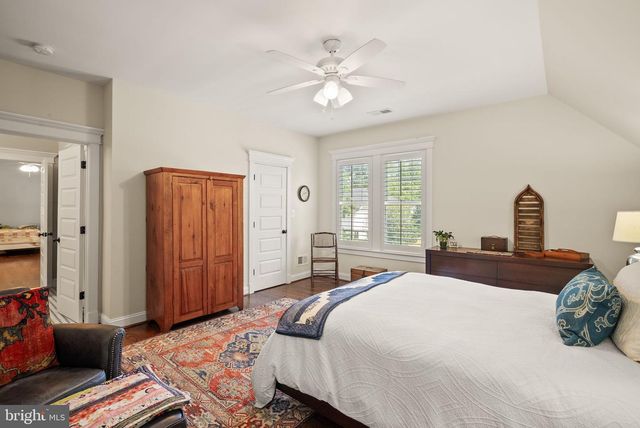 121 TAPAWINGO RD SW, Vienna, VA 22180