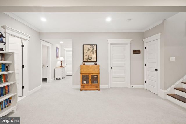 121 TAPAWINGO RD SW, Vienna, VA 22180