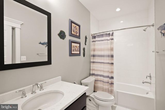 121 TAPAWINGO RD SW, Vienna, VA 22180