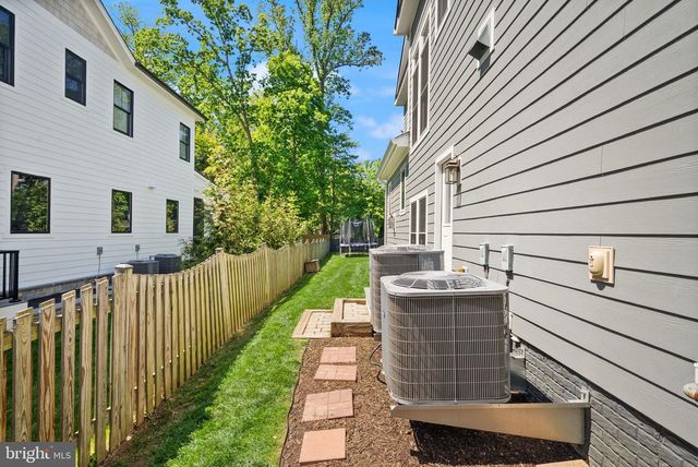 121 TAPAWINGO RD SW, Vienna, VA 22180
