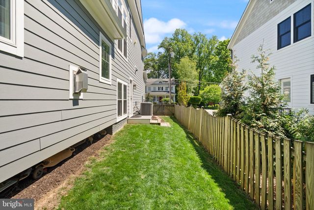 121 TAPAWINGO RD SW, Vienna, VA 22180