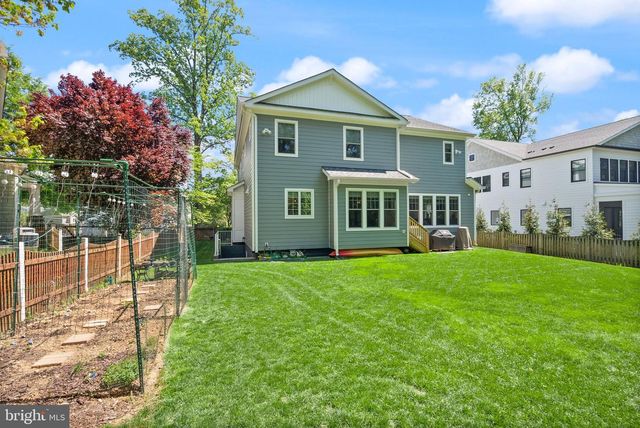 121 TAPAWINGO RD SW, Vienna, VA 22180