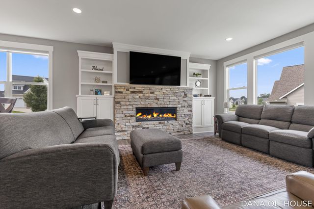 8233 Boardwalk Drive SW, Byron Center, MI 49315