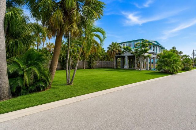 131 86TH TERRACE, St Petersburg, FL 33706
