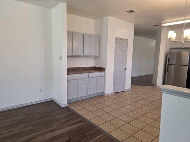 319 Riverwalk DR, Hutto, TX 78634