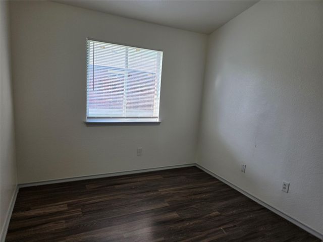 319 Riverwalk DR, Hutto, TX 78634
