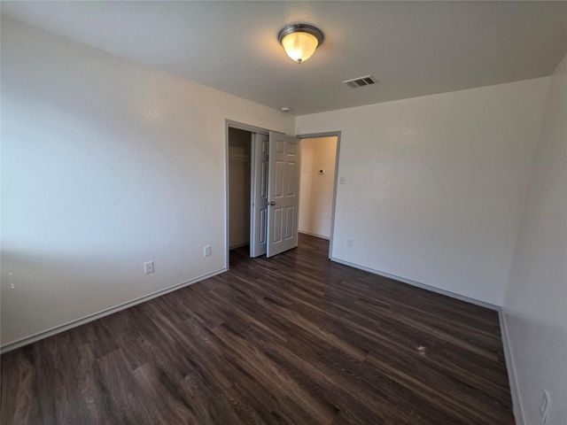 319 Riverwalk DR, Hutto, TX 78634