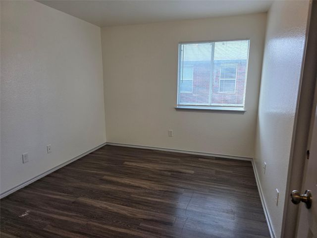 319 Riverwalk DR, Hutto, TX 78634