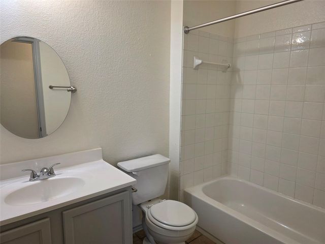 319 Riverwalk DR, Hutto, TX 78634