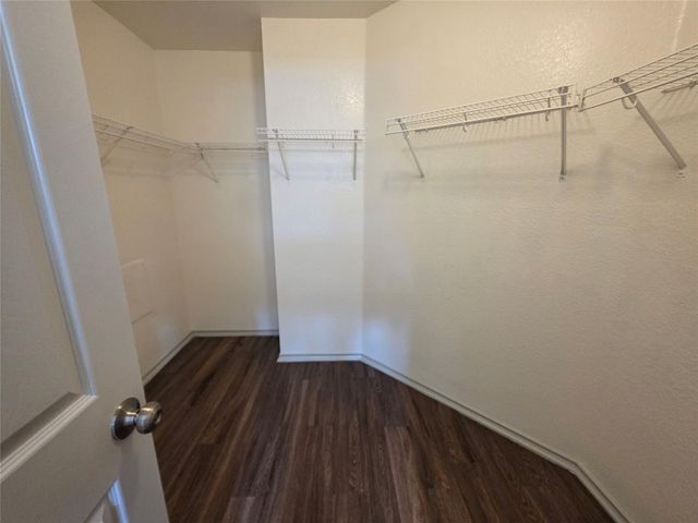 319 Riverwalk DR, Hutto, TX 78634