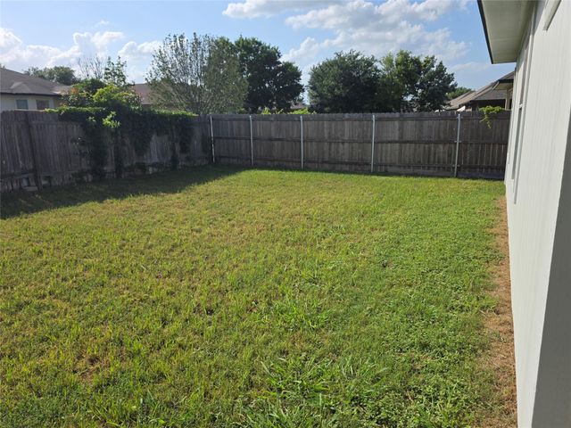 319 Riverwalk DR, Hutto, TX 78634