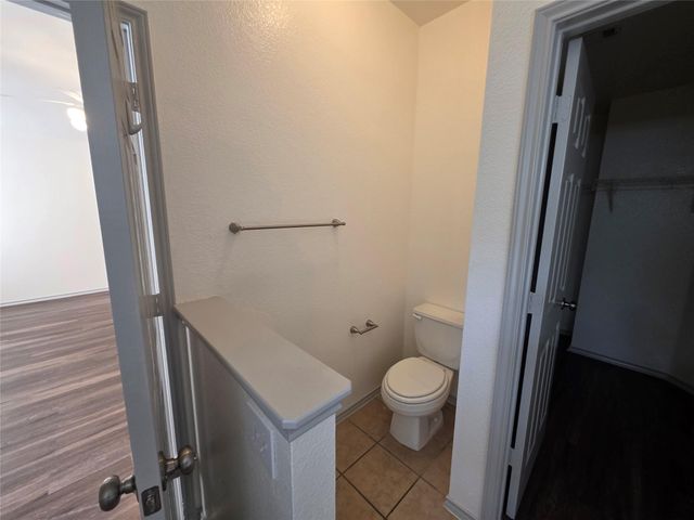 319 Riverwalk DR, Hutto, TX 78634