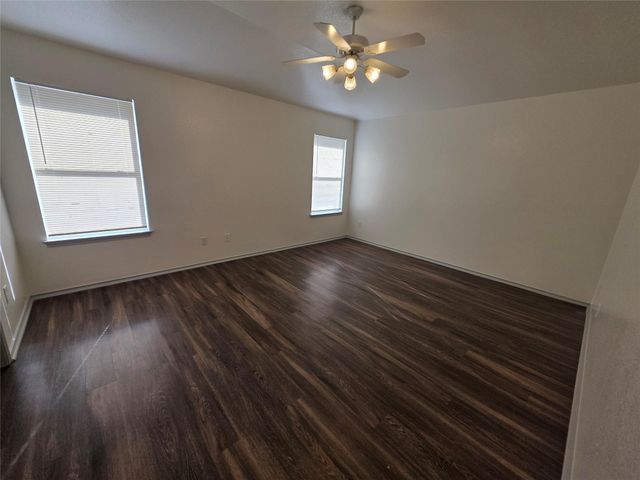 319 Riverwalk DR, Hutto, TX 78634