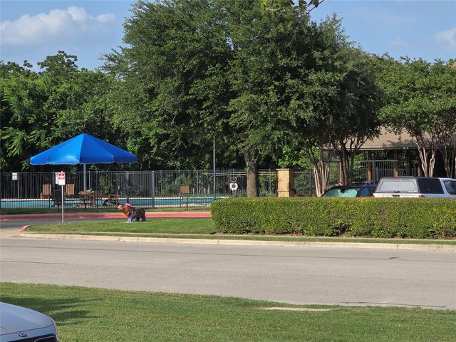 319 Riverwalk DR, Hutto, TX 78634