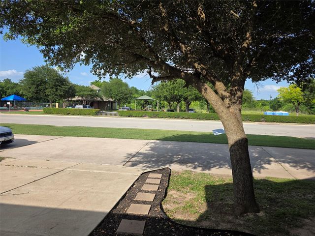 319 Riverwalk DR, Hutto, TX 78634