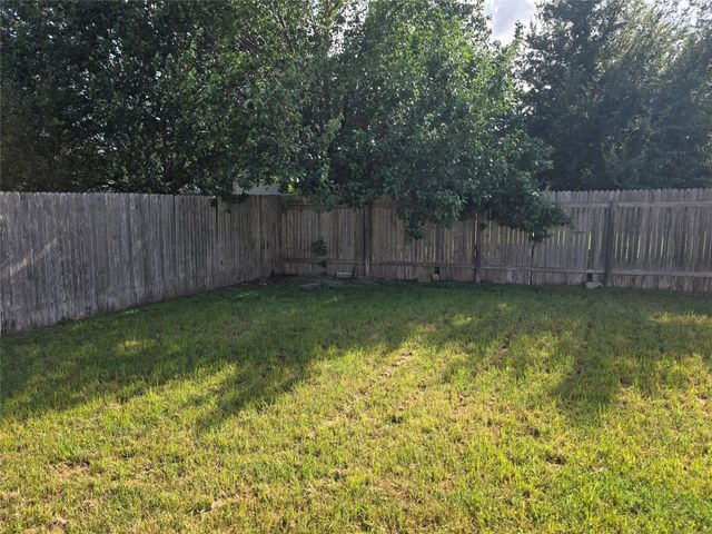 319 Riverwalk DR, Hutto, TX 78634