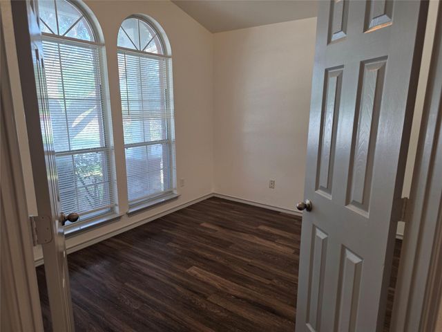 319 Riverwalk DR, Hutto, TX 78634