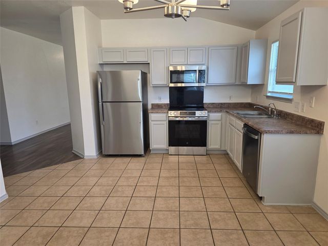 319 Riverwalk DR, Hutto, TX 78634