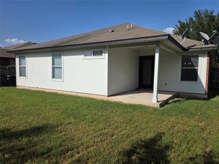 319 Riverwalk DR, Hutto, TX 78634